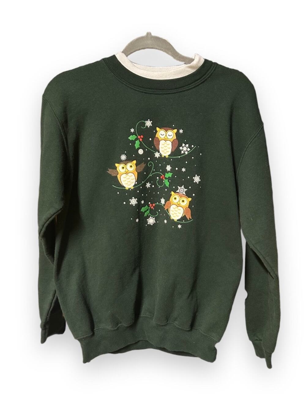 Medium vintage Day Breeze winter pullover sweatshirt w snowflakes & owls